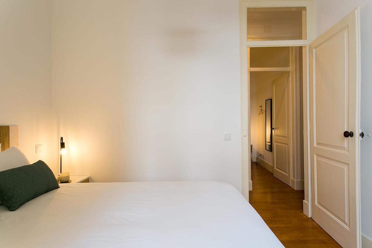 Lovelystay - Cozy 3Bdr Apartment In Estrela Lisbon Bagian luar foto