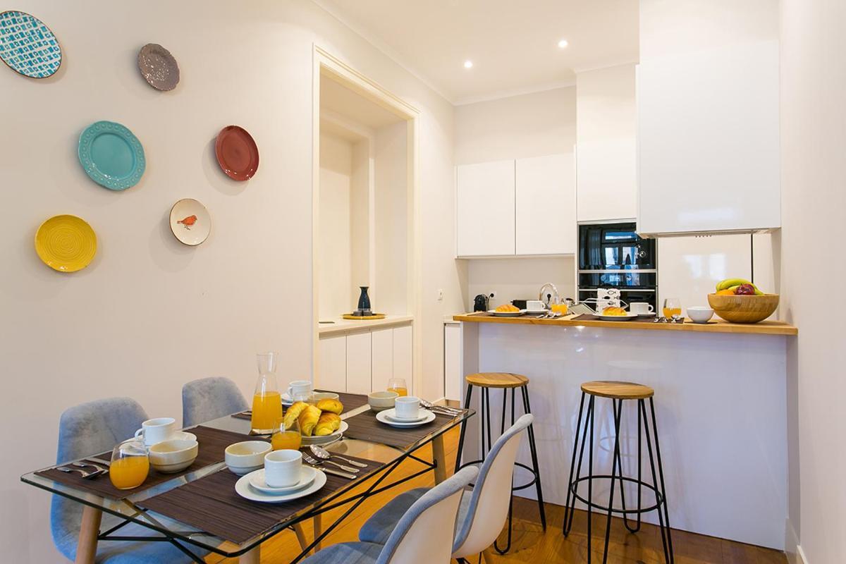 Lovelystay - Cozy 3Bdr Apartment In Estrela Lisbon Bagian luar foto