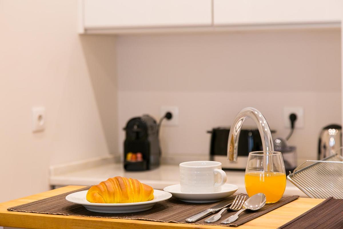 Lovelystay - Cozy 3Bdr Apartment In Estrela Lisbon Bagian luar foto