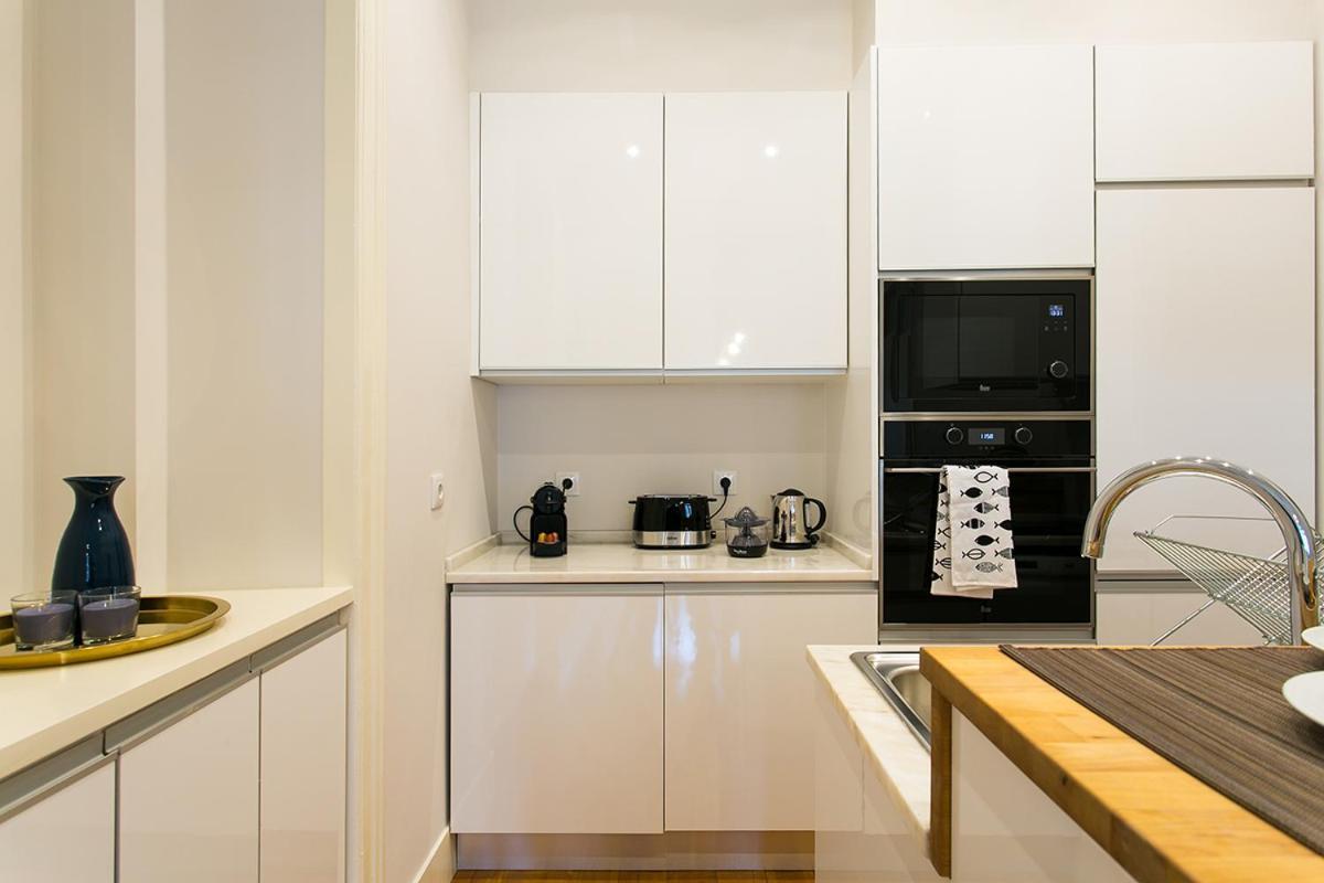Lovelystay - Cozy 3Bdr Apartment In Estrela Lisbon Bagian luar foto