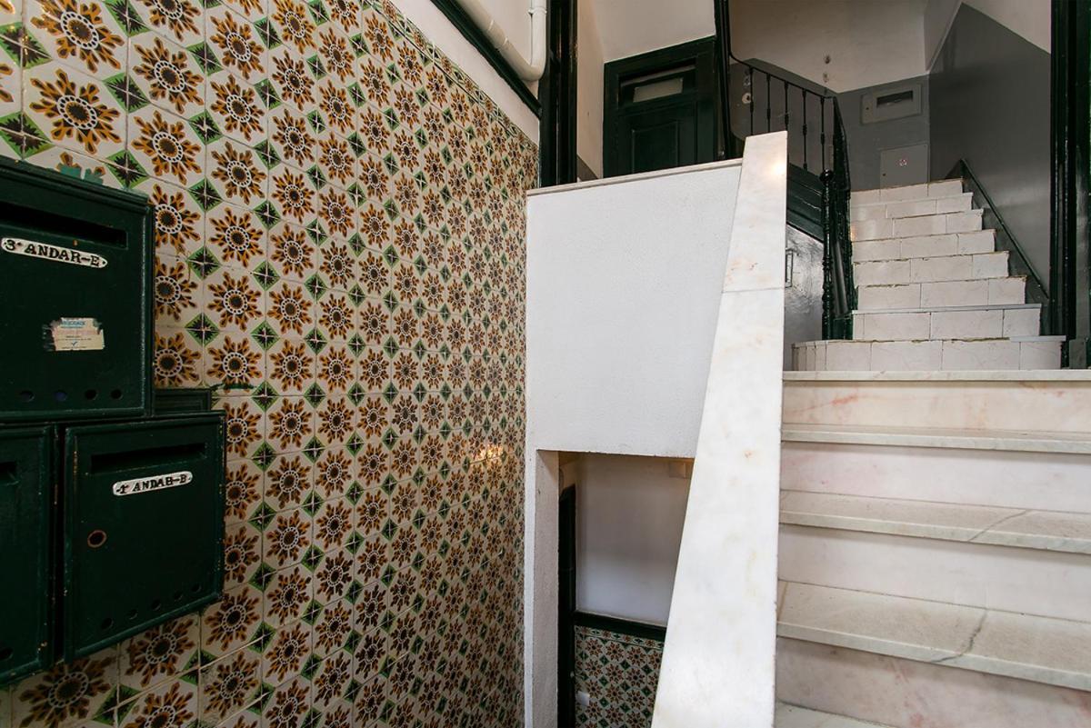 Lovelystay - Cozy 3Bdr Apartment In Estrela Lisbon Bagian luar foto