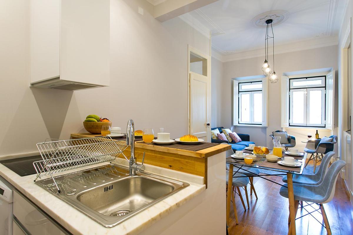 Lovelystay - Cozy 3Bdr Apartment In Estrela Lisbon Bagian luar foto