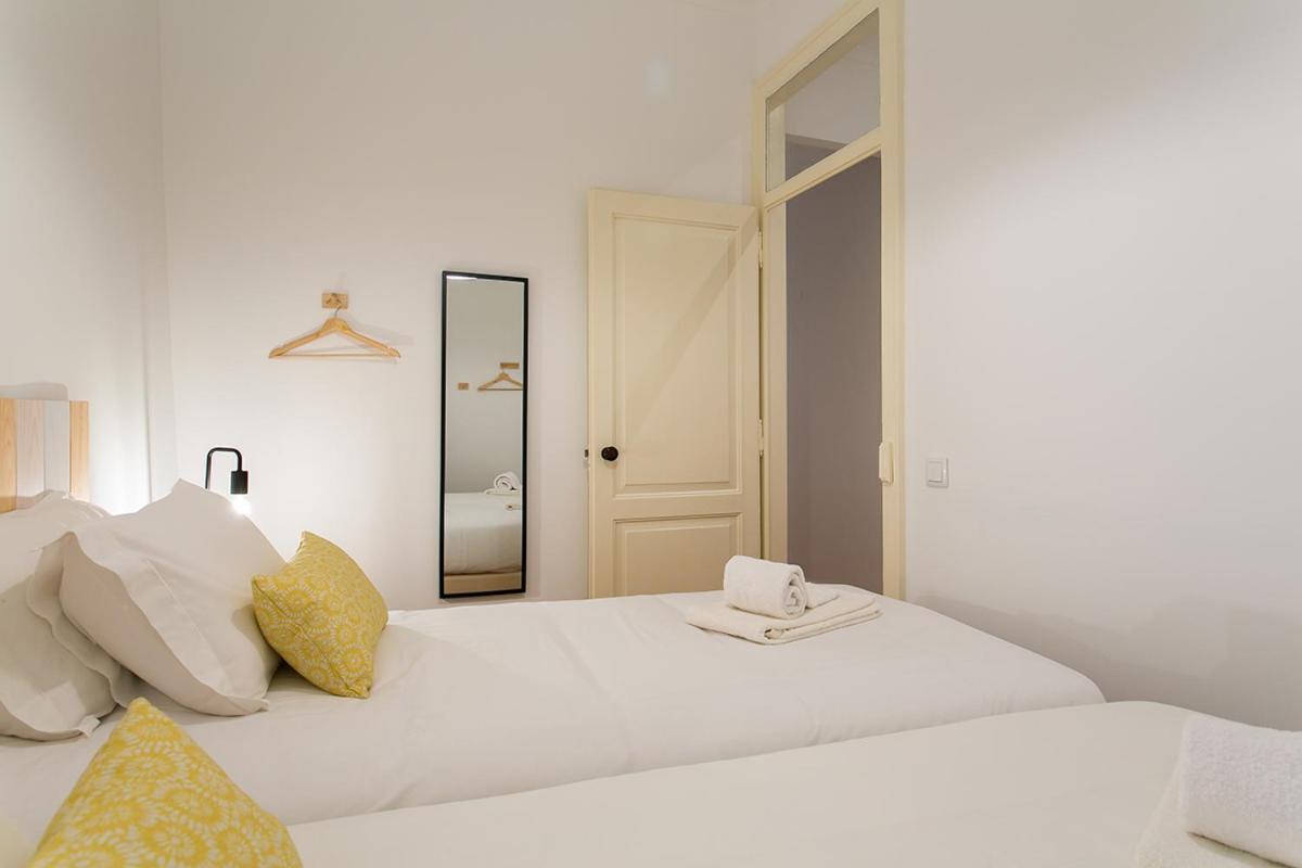 Lovelystay - Cozy 3Bdr Apartment In Estrela Lisbon Bagian luar foto