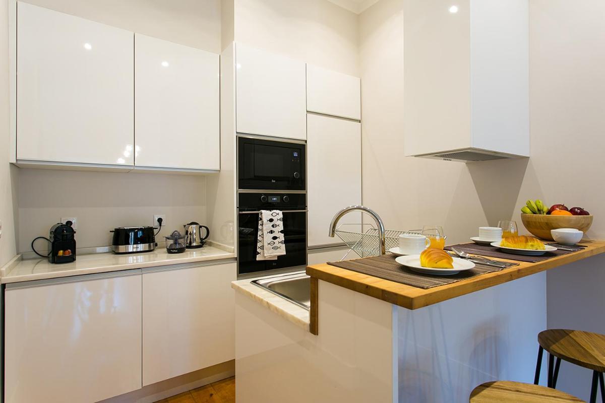 Lovelystay - Cozy 3Bdr Apartment In Estrela Lisbon Bagian luar foto
