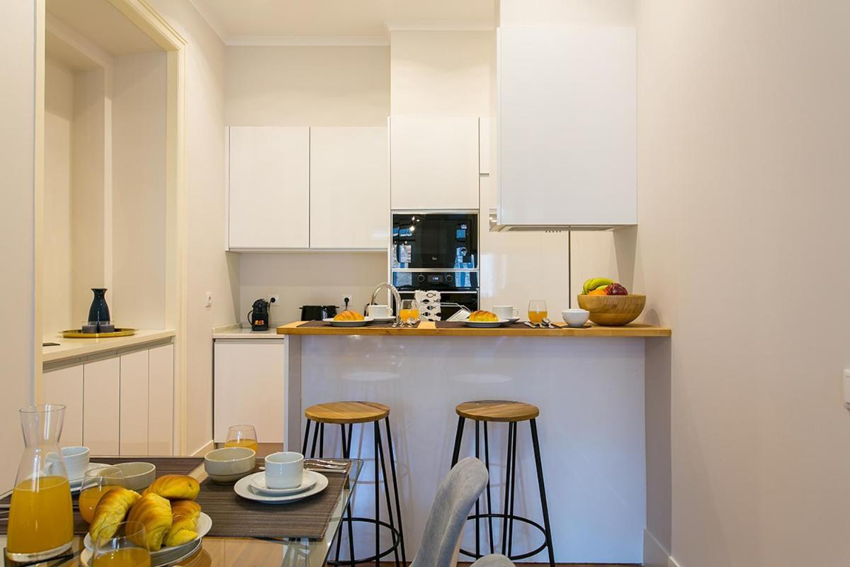 Lovelystay - Cozy 3Bdr Apartment In Estrela Lisbon Bagian luar foto
