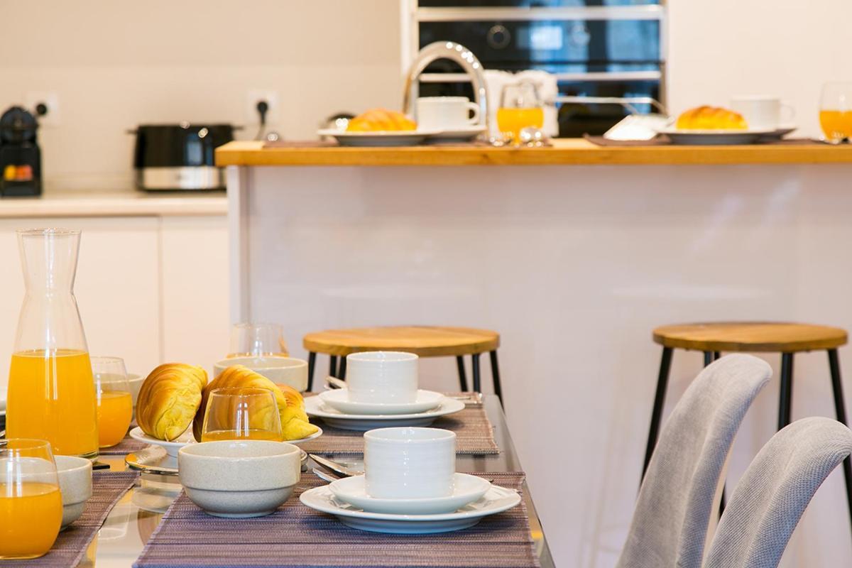 Lovelystay - Cozy 3Bdr Apartment In Estrela Lisbon Bagian luar foto