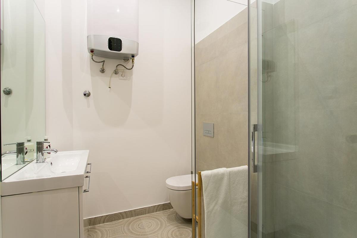 Lovelystay - Cozy 3Bdr Apartment In Estrela Lisbon Bagian luar foto